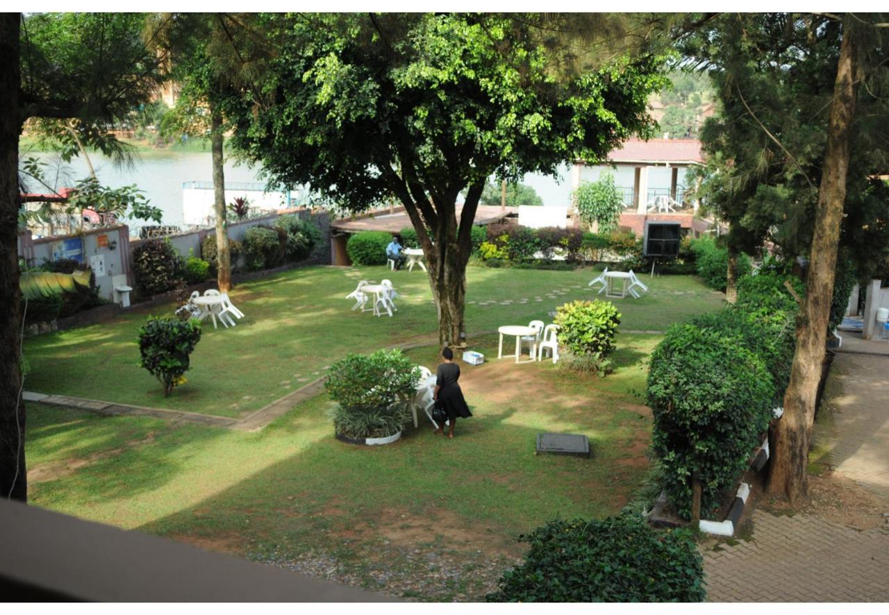 Royal Lake View Gardens Kampala Eksteriør billede